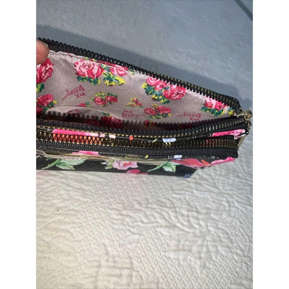Betsey Johnson Double Zip Wristlet/Pouch‎ Black Floral XOTALLI, MSRP: $58